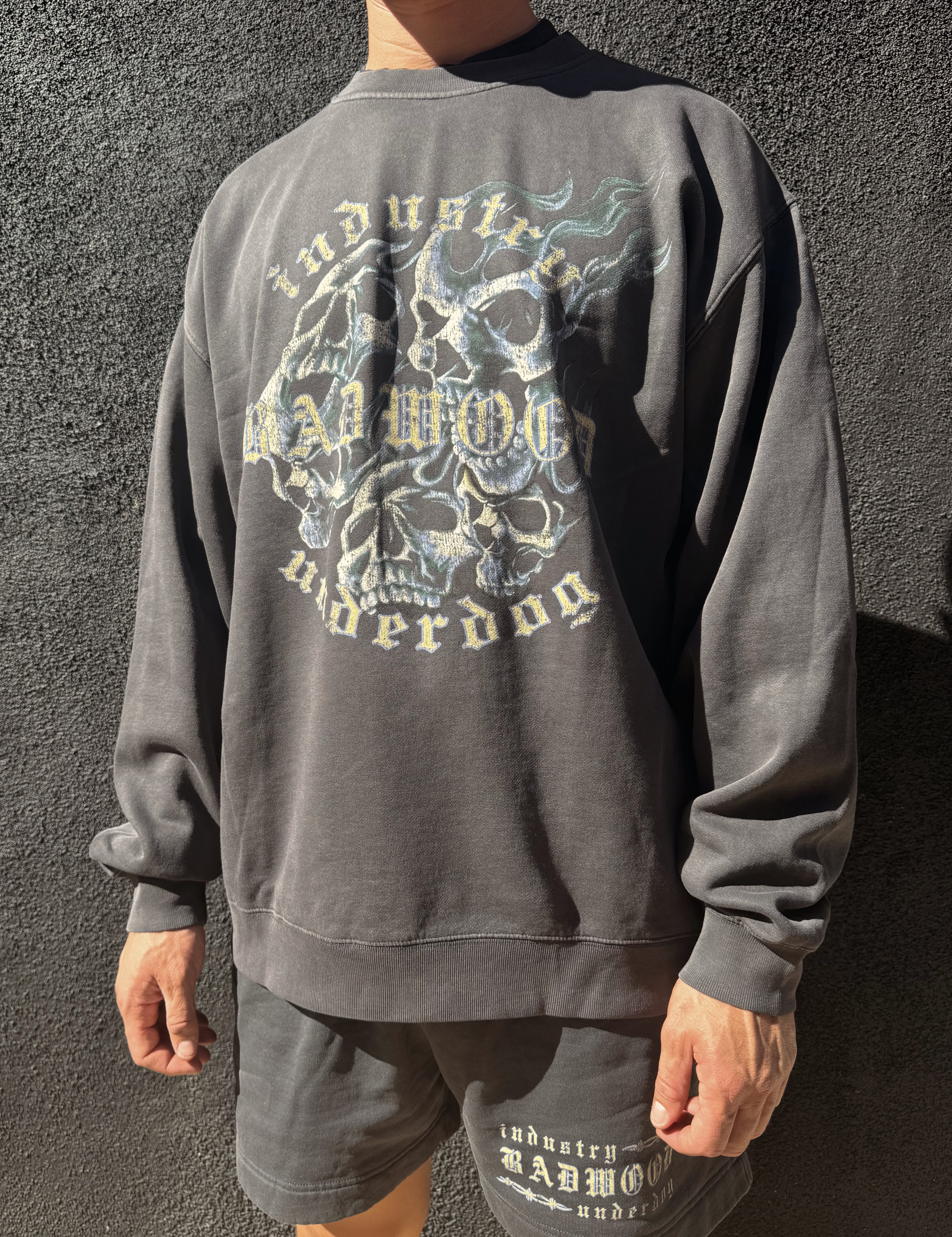 "INDUSTRY UNDERDOG" UNISEX CREWNECK