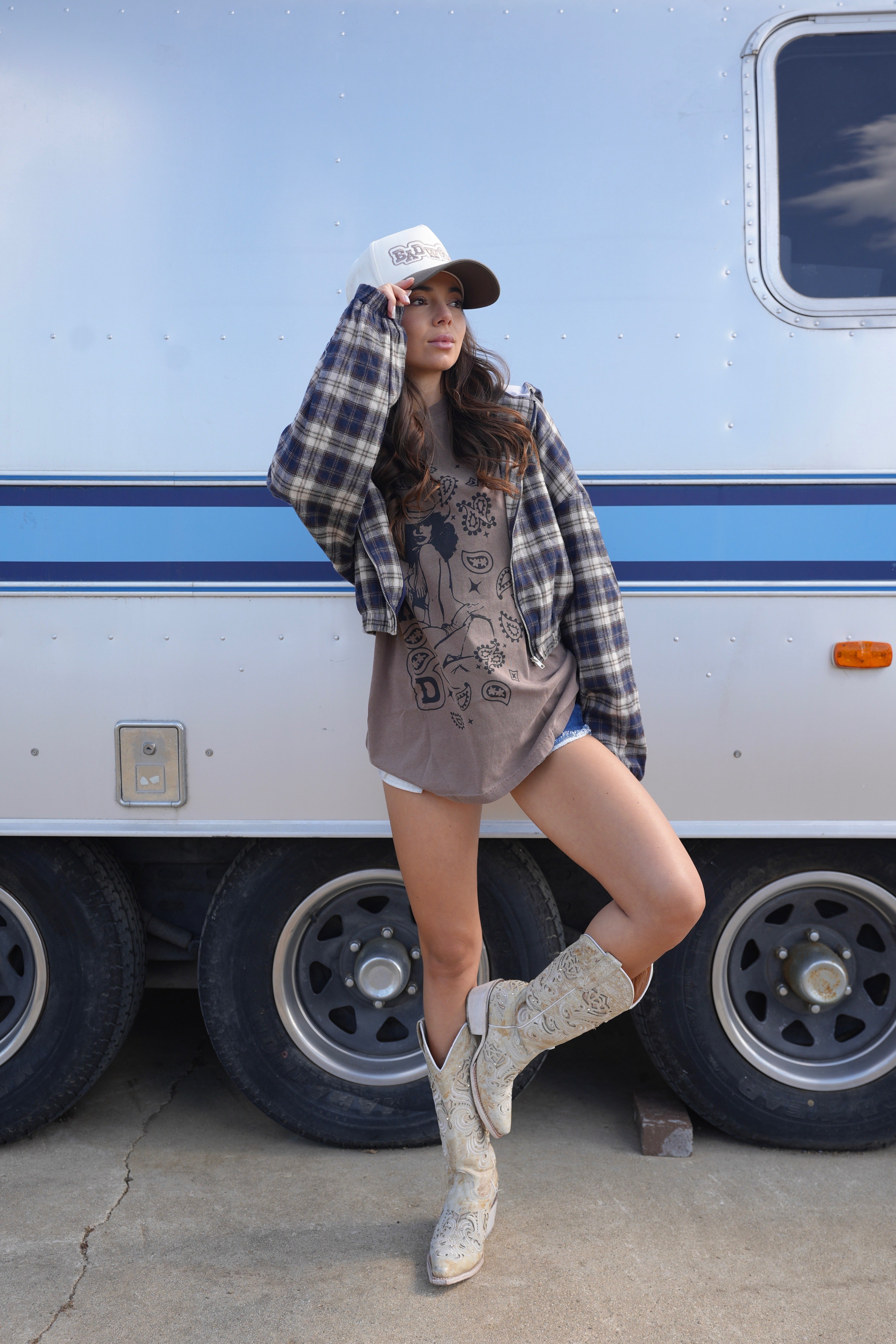 "PAISLEY" UNISEX TEE in MUDDY