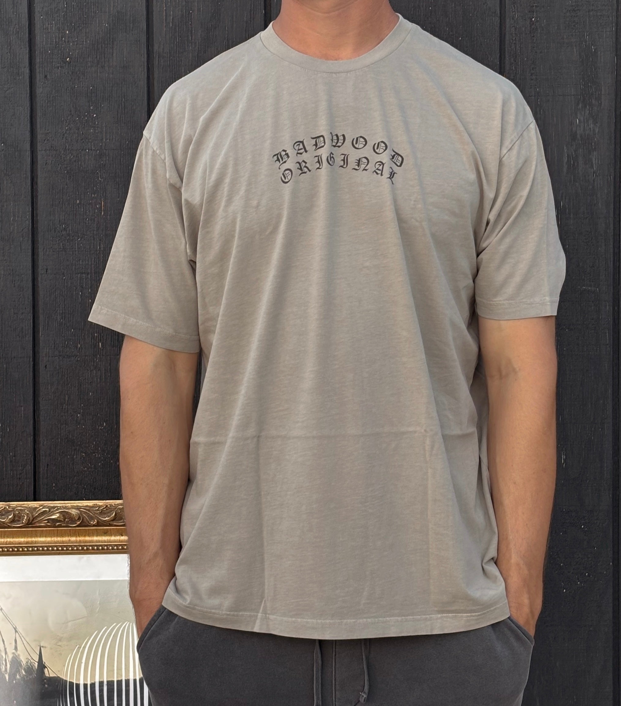 O.G. OLD ENGLISH TEE in CEMENT