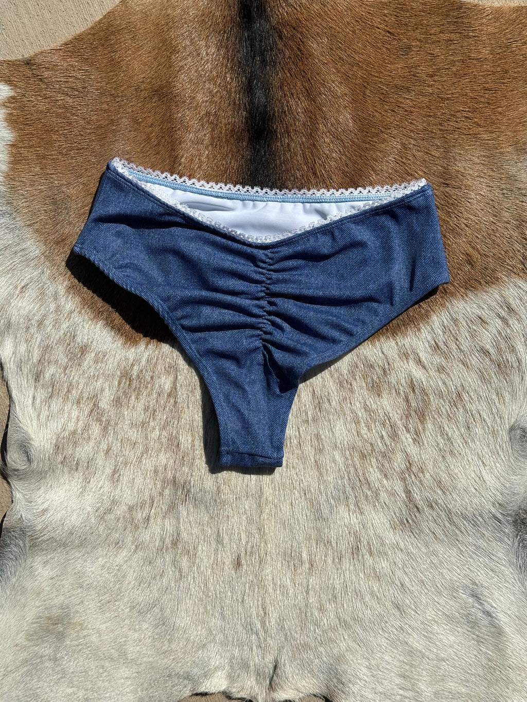 "AMERICAN HONEY" DAISY DUKES