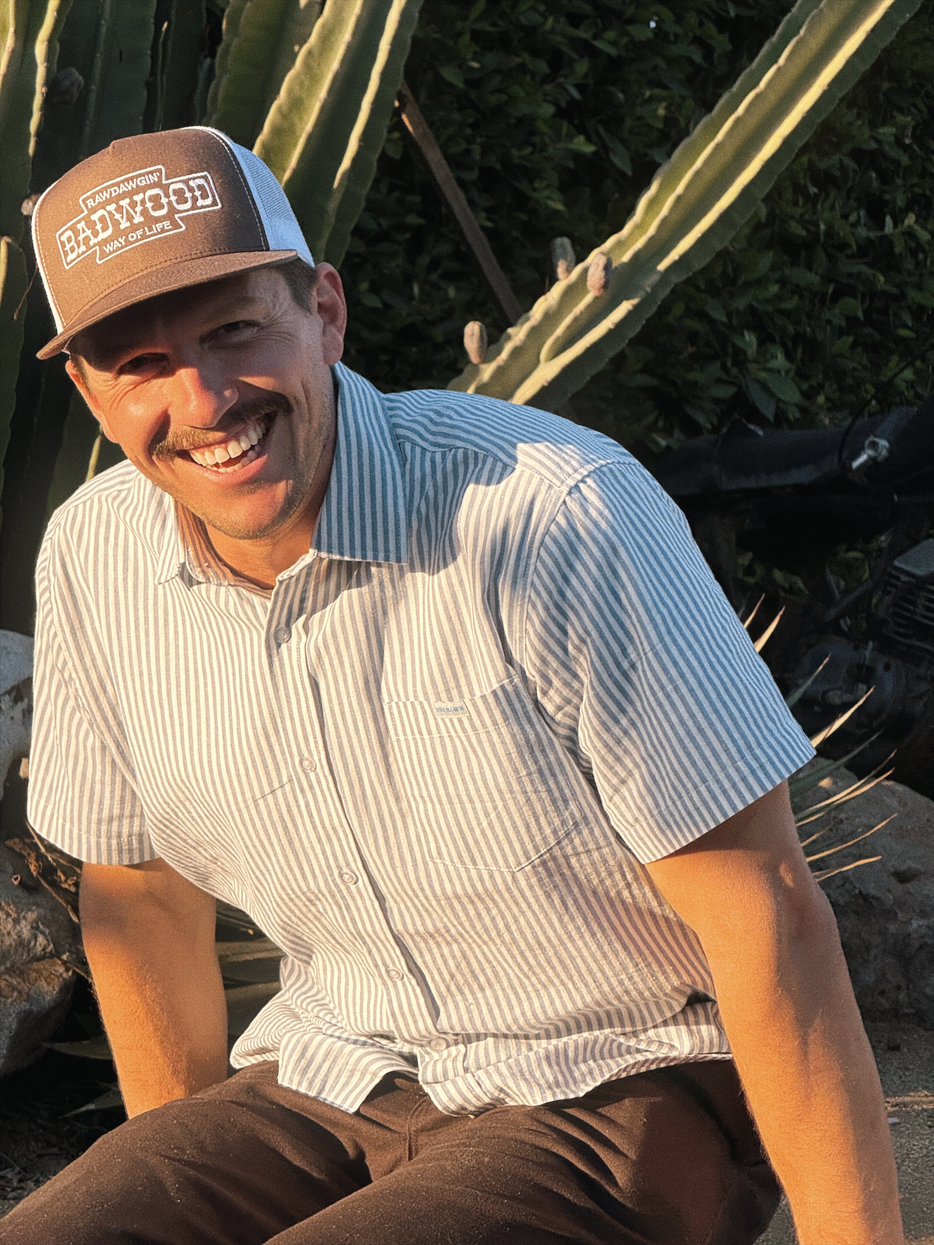 "RAWDAWGIN" Classic Trucker in BROWN/WHITE