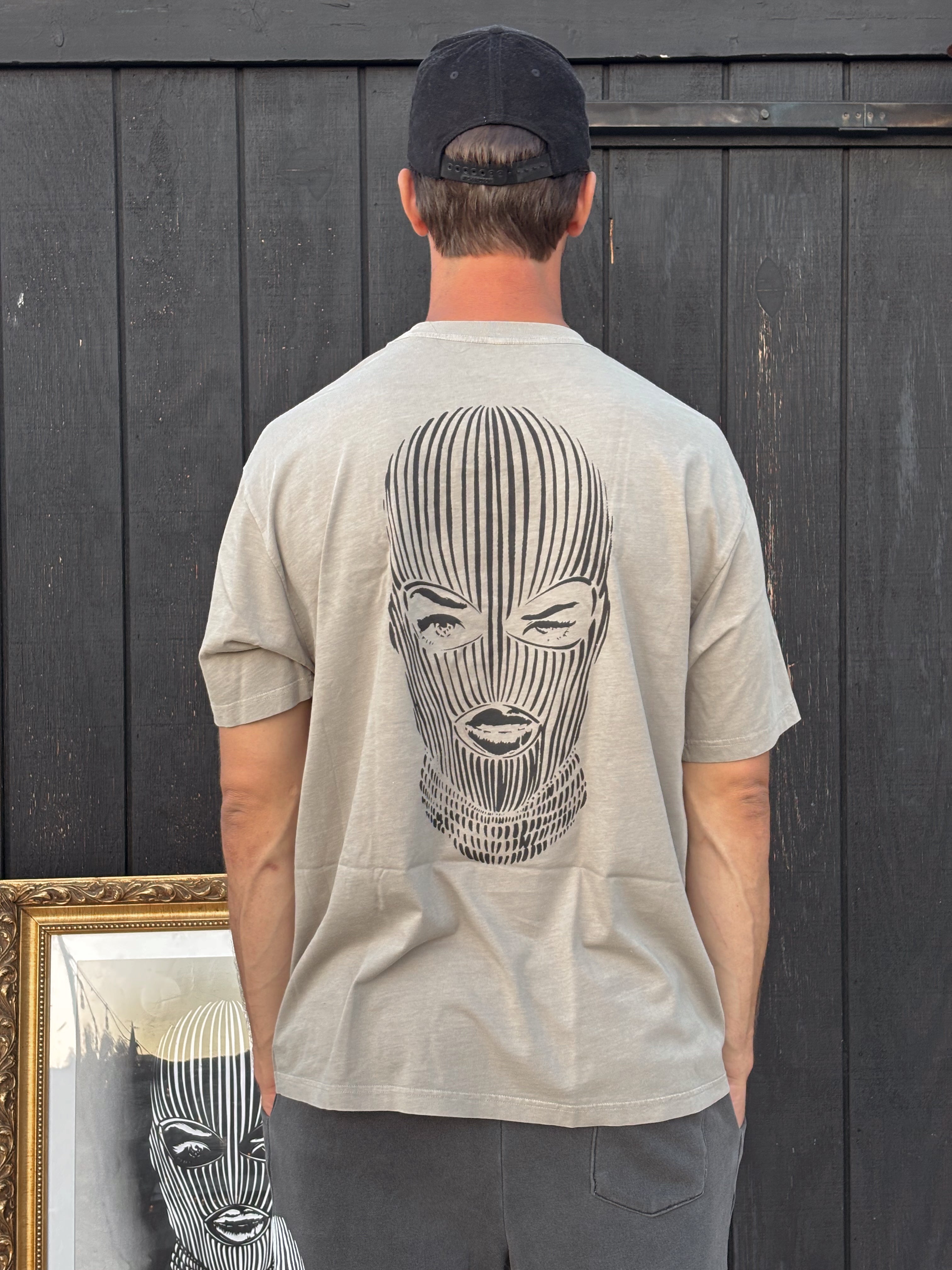 O.G. OLD ENGLISH TEE in CEMENT