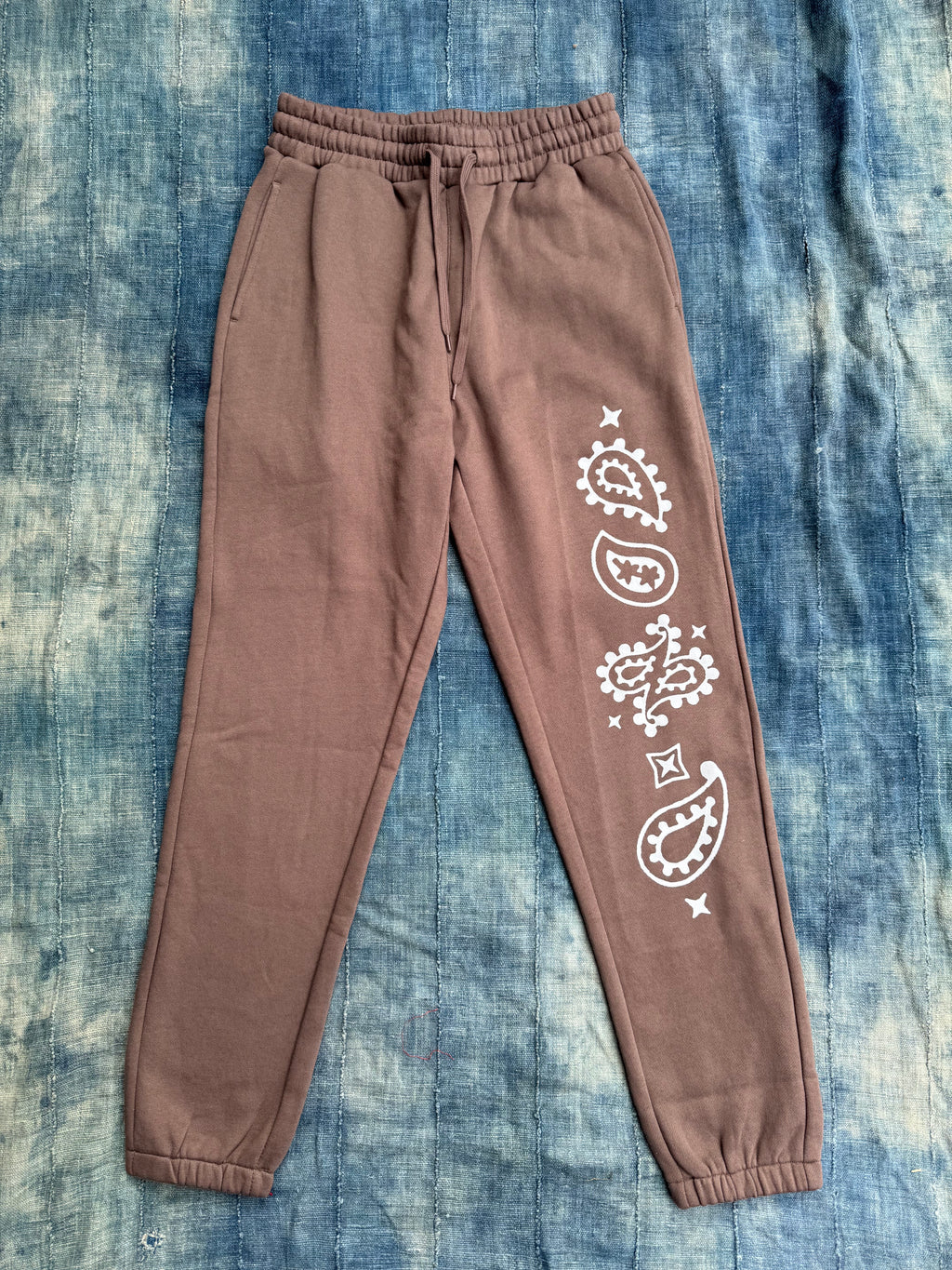 "PAISLEY" UNISEX SWEATPANTS in MUDDY