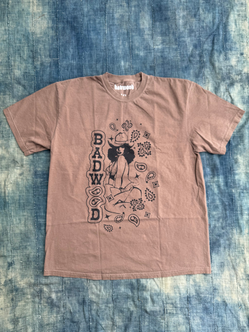 "PAISLEY" UNISEX TEE in MUDDY