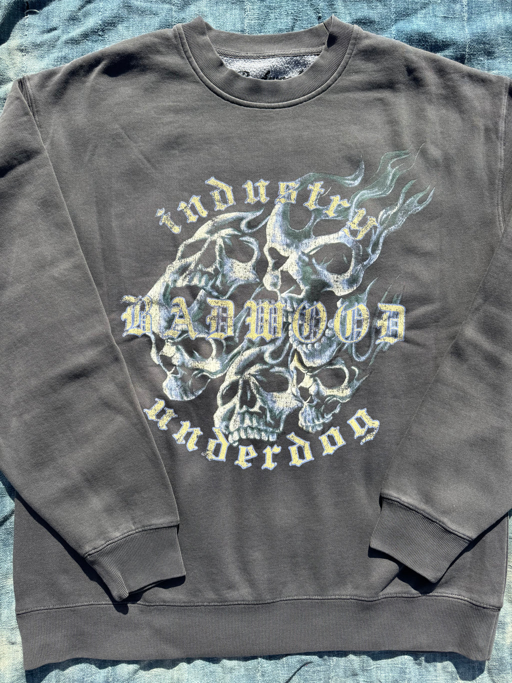 "INDUSTRY UNDERDOG" UNISEX CREWNECK