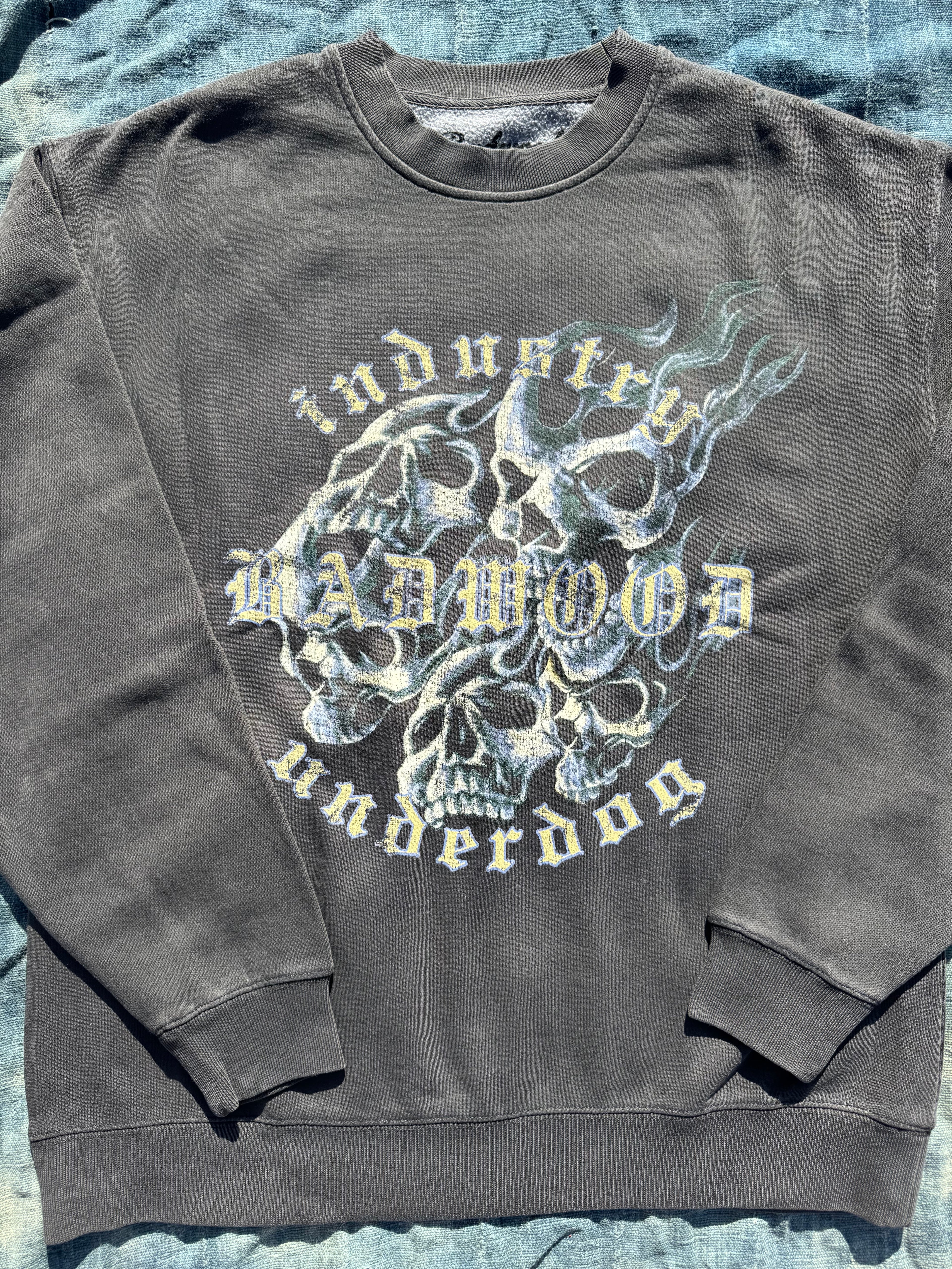 "INDUSTRY UNDERDOG" UNISEX CREWNECK