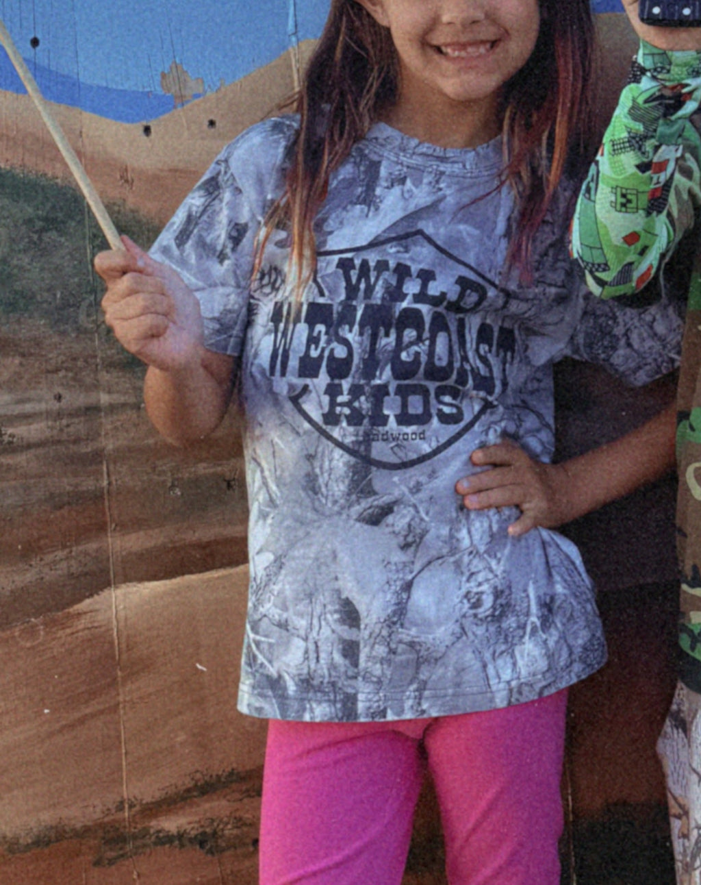 "WILD WEST COAST KIDS" Kids' Tee in GRAY REAL TREE